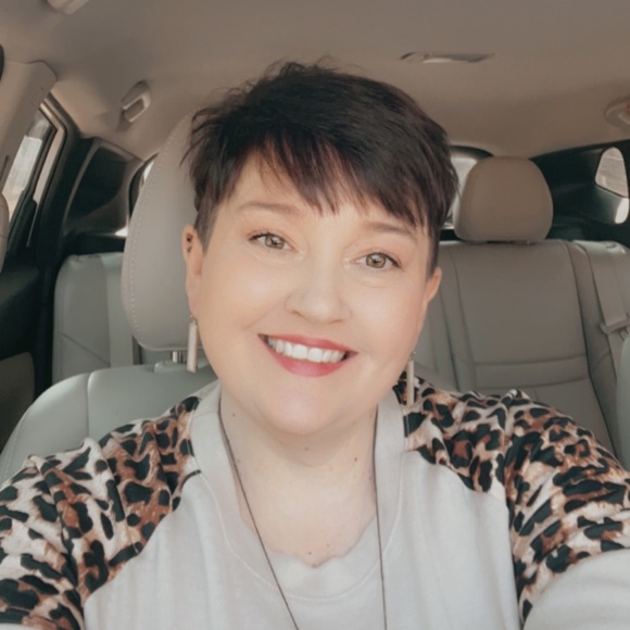 Meet your Posher, Heather - Picture 2 of 2